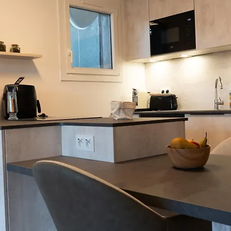 Avec Terrasse A Un Pas De La