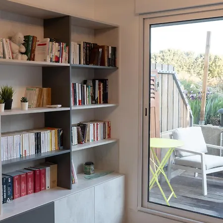 Avec Terrasse A Un Pas De La לה רושל